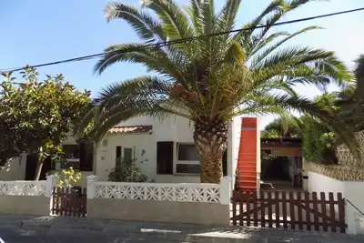 Image de Maison (56 m²) avec un grand jardin (400 m²) - à seulement 800 mètres de la plage