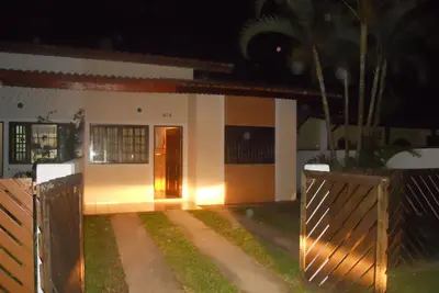 Image de Maison confortable sur la côte de Bertioga