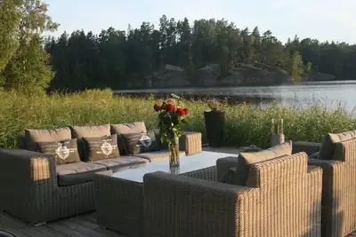 Image de Superbe maison surplombant propre lac à seulement 25 min à l'extérieur de Stockholm