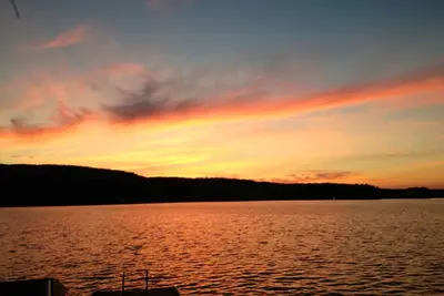 Image de New Location: Belle, Private Lakefront Accueil sur le lac Crescent Ă Raymond, Maine