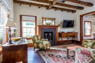 Image de La cabane Morrison offre les meilleurs intérieurs, une histoire unique et le meilleur emplacement