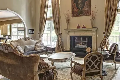 Image de Beautiful Mansion - Parfait pour les retraites d'entreprise et les invités de mariage!