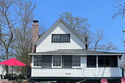 Image de Chalet abordable sur la rivière Pamet et la baie de Cape Cod. Kayak paradis!