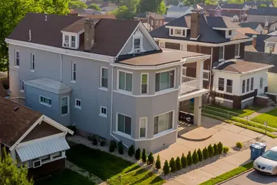 Image de La baleine grise. 6 Br 3 Bains. Trois miles au centre-ville de Cincinnati. 16 personnes et plus