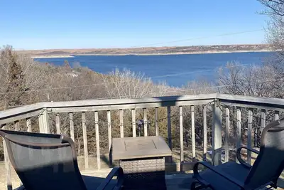 Image de Cozy Lake Cottage à seulement 5 minutes sur les routes pavées avec Wow Lake Views & Sunsets💜