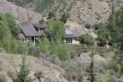Image de The Shore House - maison de montagne inspirante ensoleillée