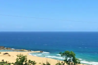 Image de Belle maison avec vue sur l'océan, piscine privée et Beaucoup Plus!