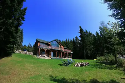 Image de Calme, luxe Adirondack Waterfont dans le Grand Nord Woods