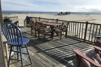 Image de Chalet sur la plage à Smith Pt. . Océan, baie et couchers de soleil.