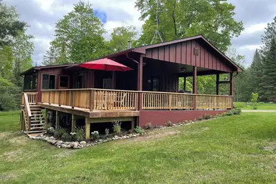 Image de AuSable River 'Holy Waters' Cabine rustique avec air central