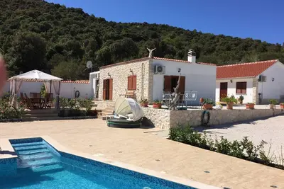 Image de Vacker liten Hus med Egen piscine et plus encore sur Vinisce Bay.