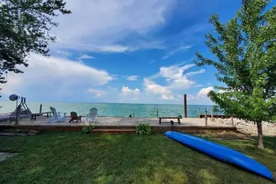 Image de Waterfront House à côté du terrain de golf.