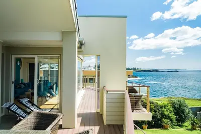 Image de Bord de l'eau absolu | Vues incroyables sur l'océan | Grands groupes