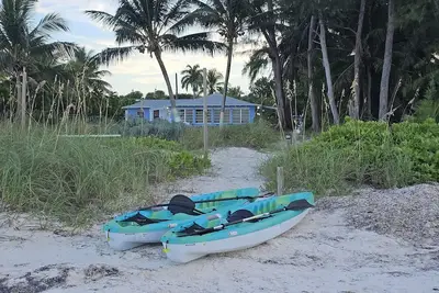 Image de Charmante maison en bord de mer sur la plage spectaculaire avec des vues panoramiques sur l'océan