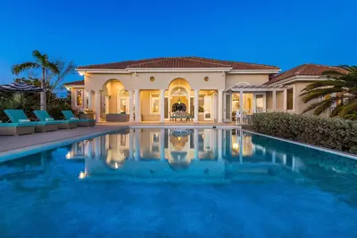 Image de Villa privée de luxe face à l'océan avec piscine privée