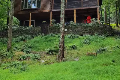 Image de Charmante cabane en rondins au bord du lac avec quai privé pour votre bateau et jet ski