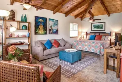 Image de Cottage privé contemporain avec bain à remous 100 $