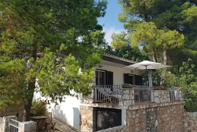 Image de Villa Mala est une charmante petite maison de vacances à 50 m de la belle plage.