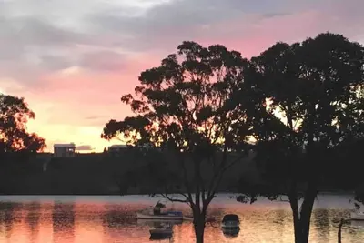 Image de The Wheelhouse - 2br Waterfront Apartment dans le centre de la ville.