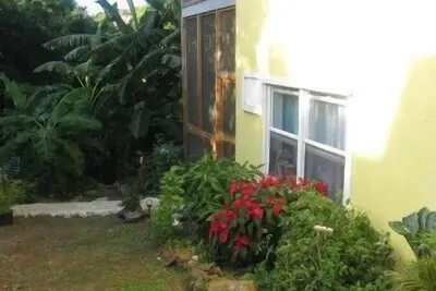 Image de La Eden Lounge Villa pour le RÊVE Des Voyageurs Budget-Minded!