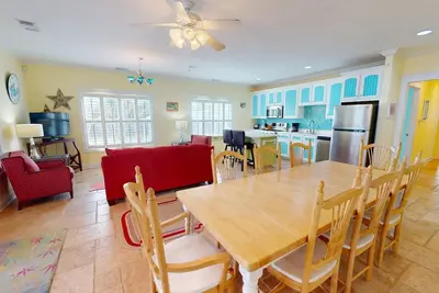 Image de # 15 17th Street - Modern Tybee Beach Home - Friendly Dog - 1 pâté de maisons de la plage