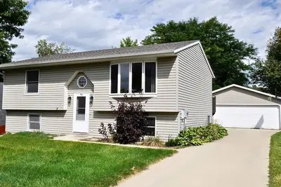 Image de Lily House - 4 Br 2 Bath - À seulement 6 km de la clinique Mayo / St. Mary's
