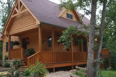 Image de Nichée Inn est un chalet confortable situé à Monteagle, Tennessee.