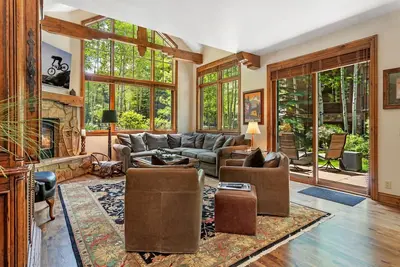 Image de Grand lotissement de luxe à quelques pas de la classe mondiale de ski et de Vtt