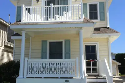 Image de Amusez-vous et détendez-vous dans cette maison récemment rénovée et luxueusement aménagée