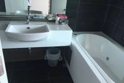 Image de New Loft Modern Home, le 3 étages 2 chambres 3. 5 salle de bain avec équipement de cuisine