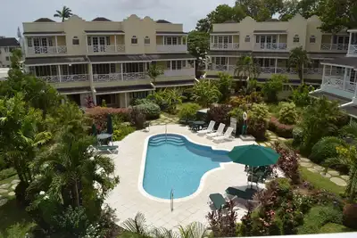 Image de Magnifique condo avec WiFi et balcon donnant sur la piscine et le jardin - Étapes de la plage