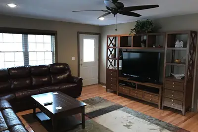 Image de Lake House dans la station de ski avec équitation