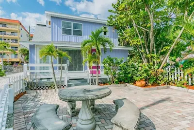 Image de Charmant chalet, à quelques pas de la plage. En face de John's Pass