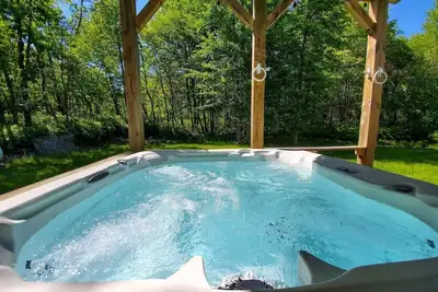 Image de Nouvelle maison spacieuse avec bain à remous, parfaite escapade en famille, meilleur emplacement à Poconos