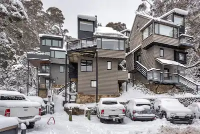 Image de Thredbo Village Family Chalet - Vues Incroyables - à seulement 2 minutes du centre