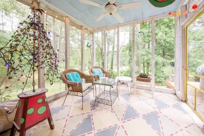 Image de Canoë artistique coloré au bord du lac à la maison - au centre de Stone Mt + tout!