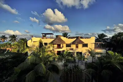 Image de Vaste Villa (300 m2) les pieds dans l’eau pour 2 - 6 personnes