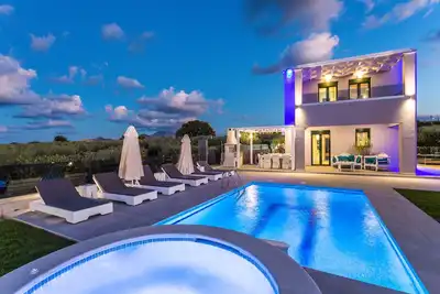 Villa Anna Maria! piscine privée, jacuzzi, ping-pong, plage de sable de 5 'et commerces!