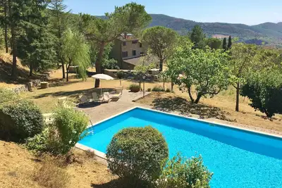 Image de Maison typique avec piscine et une vue exceptionnelle.