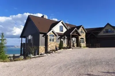 Image de Superbe maison récente avec vue imprenable sur le lac Bear