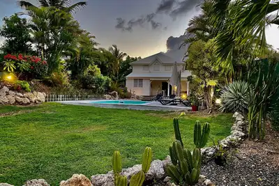 Image de Superbe villa créole de standing avec piscine et spa privatifs