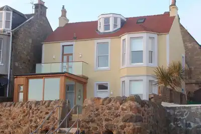 Image de Maison de plage à Lower Largo avec accès direct à la mer et de belles vues
