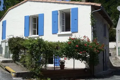 Image de Maison de pêcheur avec vue sur le port.