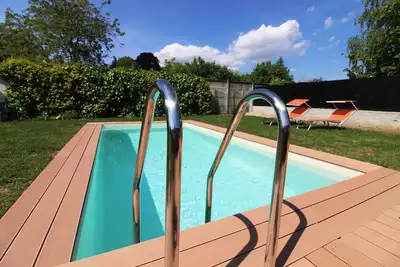 Image de Surplombant le lac d'Orta. De grands espaces, jardin, piscine privée