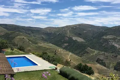 Image de Situé dans son propre vignoble avec vue unique sur la vallée Complète Confidentialité!