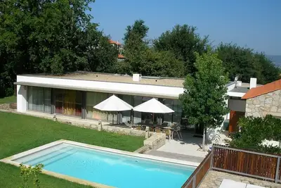 Image de Elegant Villa, Caminha. Pool & large garden. Near market towns & beaches.