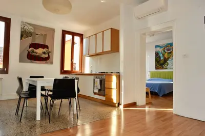 Image de Appartement au 3ème p. avec ascenseur, vue sur les toits, 3 chambres, adapté aux familles