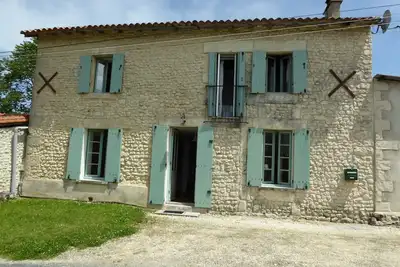 Ancien chalet en pierre rénové avec soin