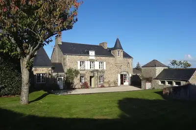 Image de Maison familiale spacieuse et chaleureuse: jardin, vue mer, plage en contrebas