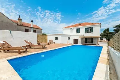 Image de Villa Antica, maison rustique dalmate avec piscine